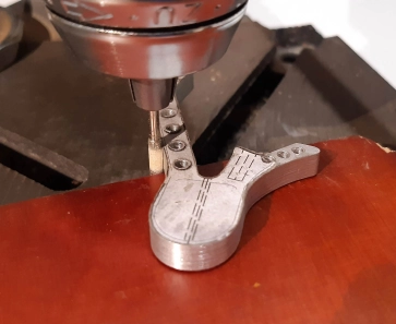 Use of a diamond cutter Use of a diamond cutter