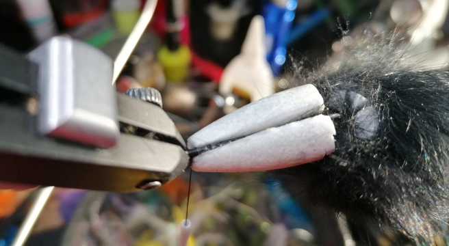 The hook and wire in the popper head The hook and wire in the popper head