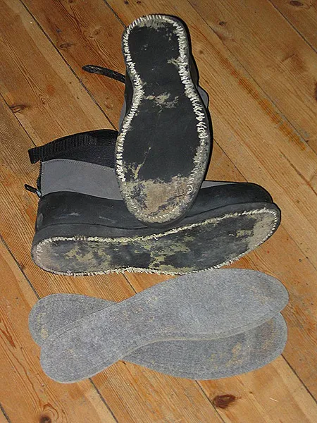 Lousy glue job on Vision boots - Vision has done a very bad job of copying these Teeny wading boots. The soles are stitched on and within a season I wore through the stitches. To make it even worse, the soles were hardly glued at all, and as soon as the stitches gave in, the soles started coming off. Notice how clean the felt soles are. As I have written elsewhere, the soles must be drenched in glue in order to hold. These barely ever touched glue.